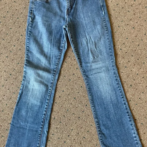 Size 6 Levi's Classic Boot Cut Denim Jeans - Picture 2 of 5